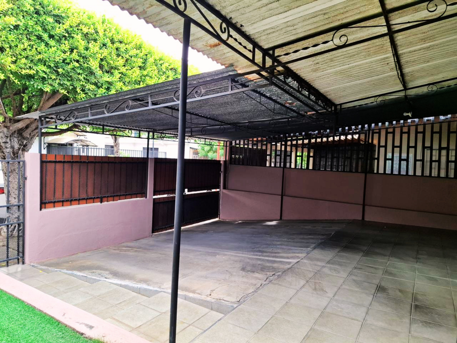En venta Casa en Exclusiva Altamira, Calle Altamente Traficada! - Image 2
