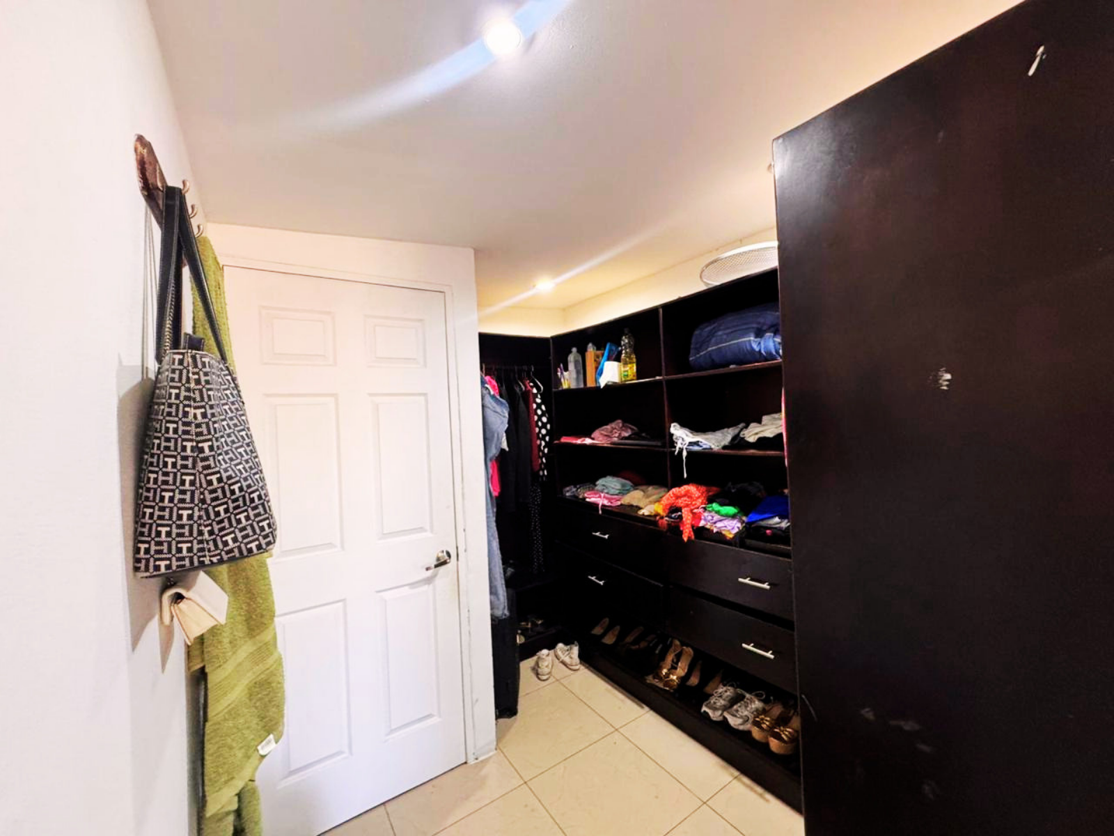 Casa esquinera remodelada en Villa Tiscapa – ¡Ubicación céntrica y lista para habitar! - Image 3