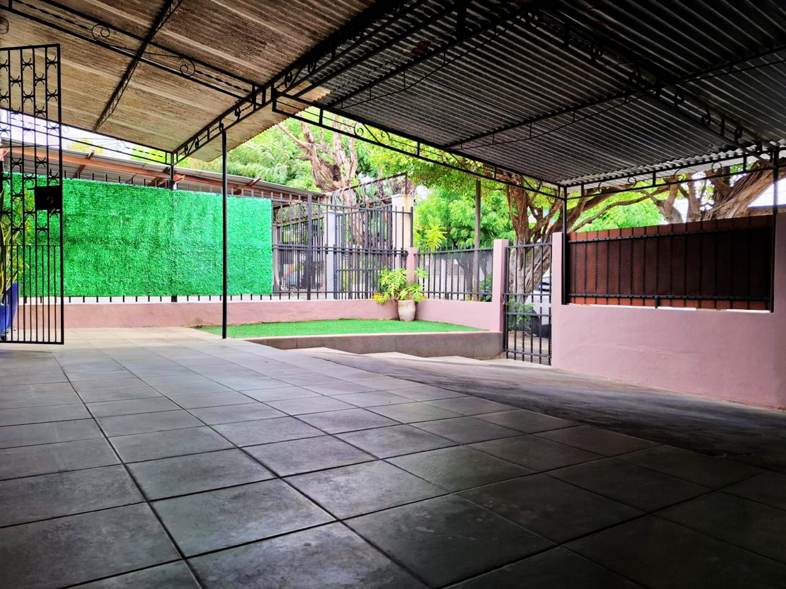 En venta Casa en Exclusiva Altamira, Calle Altamente Traficada! - Image 3