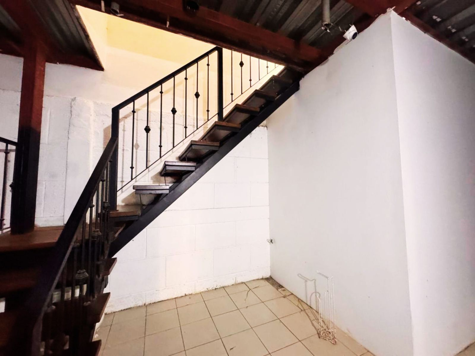 Casa esquinera remodelada en Villa Tiscapa – ¡Ubicación céntrica y lista para habitar! - Image 8