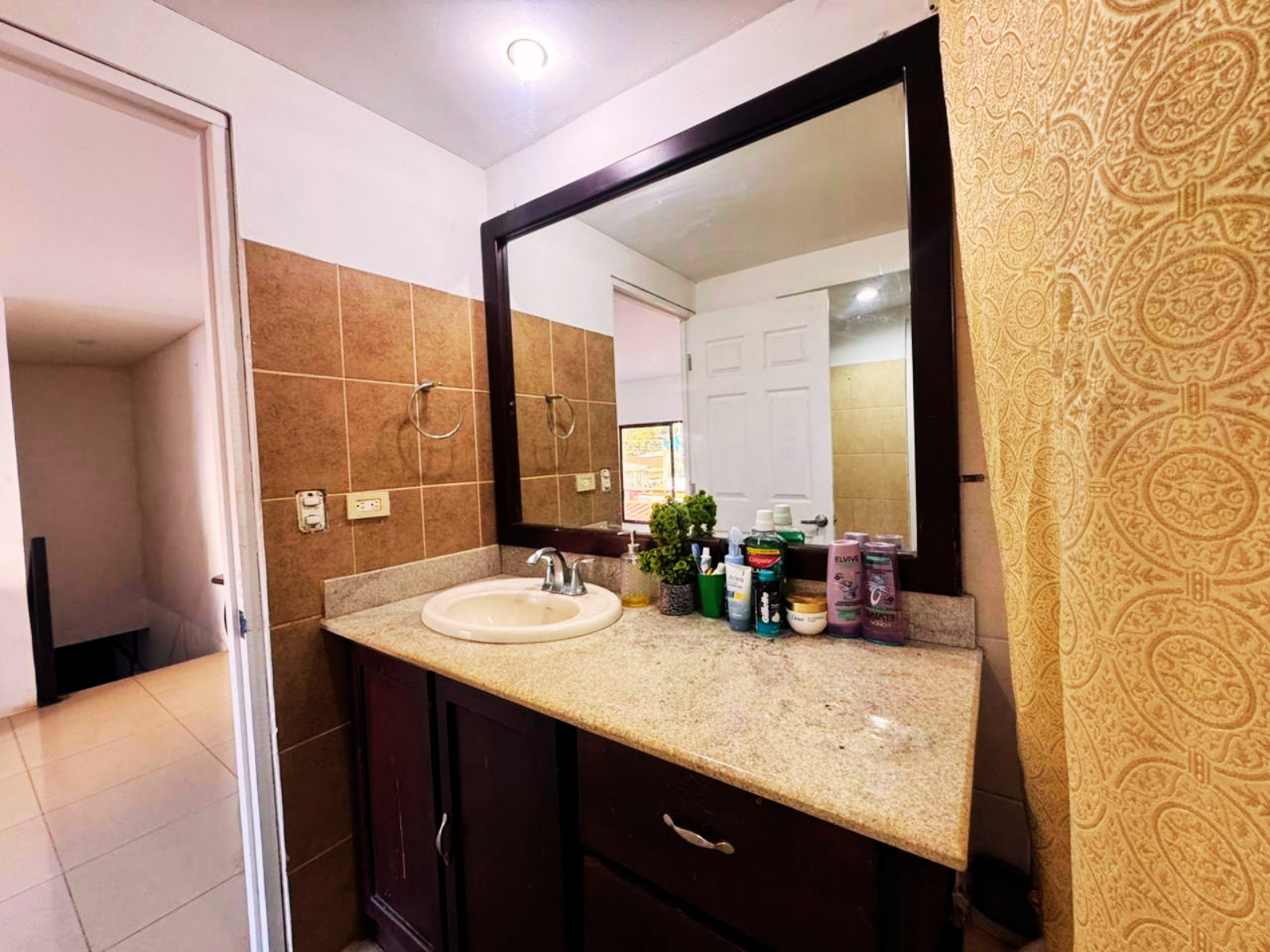 Casa esquinera remodelada en Villa Tiscapa – ¡Ubicación céntrica y lista para habitar! - Image 10