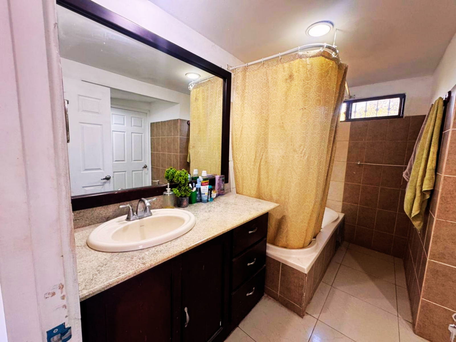 Casa esquinera remodelada en Villa Tiscapa – ¡Ubicación céntrica y lista para habitar! - Image 15