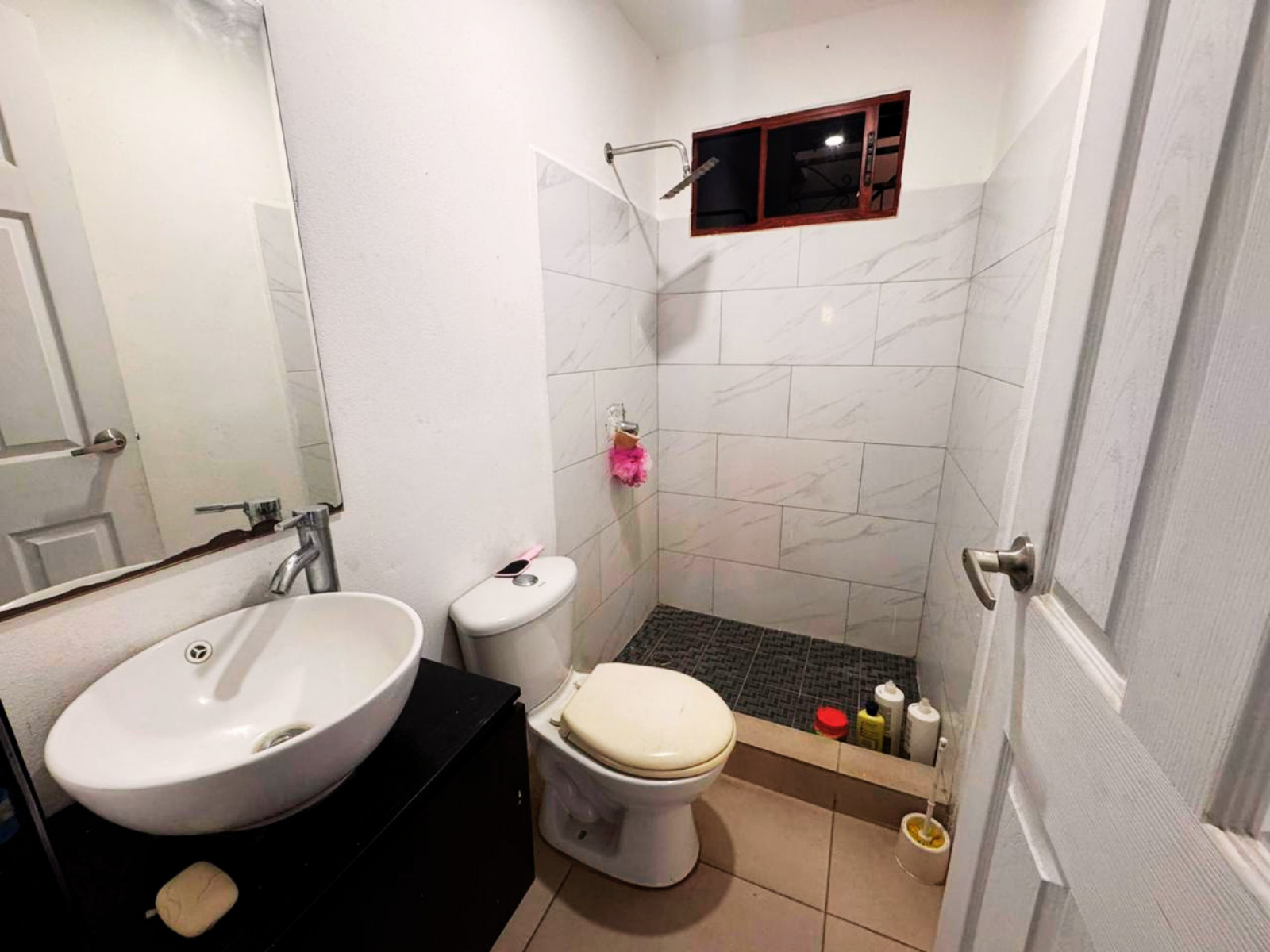 Casa esquinera remodelada en Villa Tiscapa – ¡Ubicación céntrica y lista para habitar! - Image 19